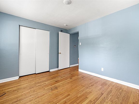 4th image of 218 Bellerive Blvd