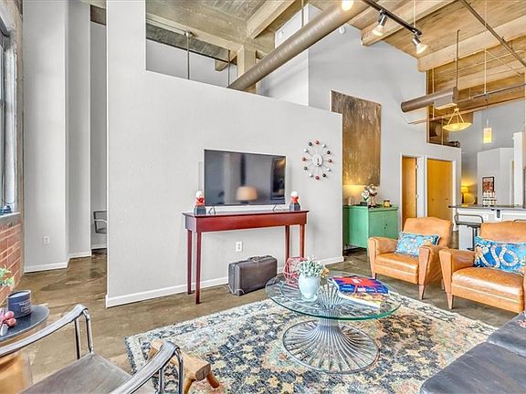 4th image of 321 W 7th St APT 604