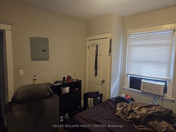 5th image of 991 Main St E Unit 4