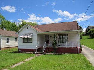 6212 Robert C Byrd Dr, Mount Hope, WV 25880