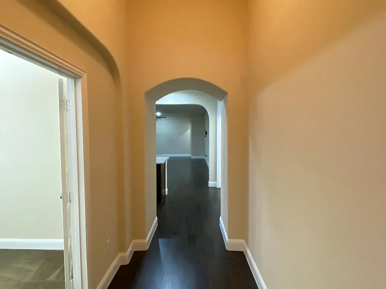 15517 Pioneer Bluff Trl — Photo 3