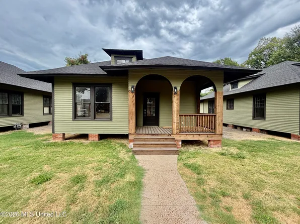 205 E 3rd St, Leland, MS 38756
