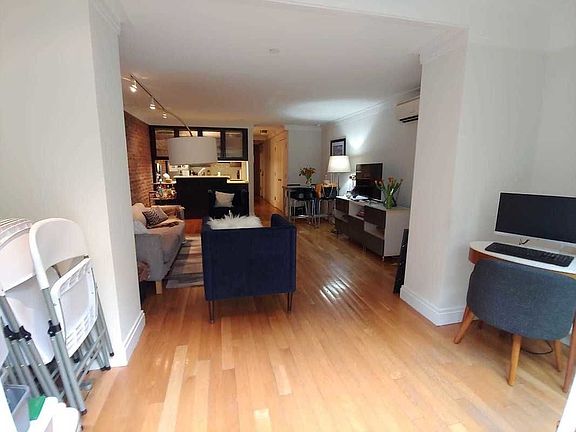 3rd image of 415 W 22nd St