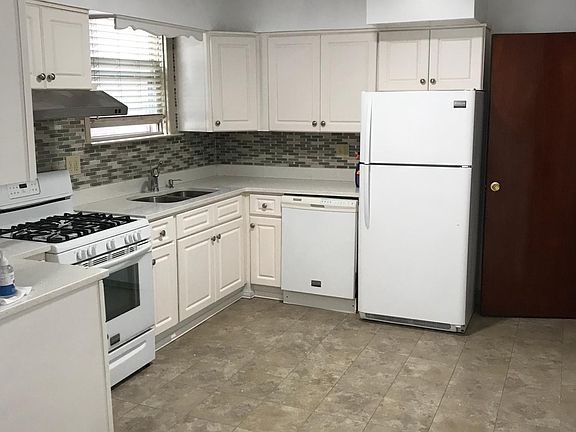 3rd image of 18932 45th Ave Unit 2