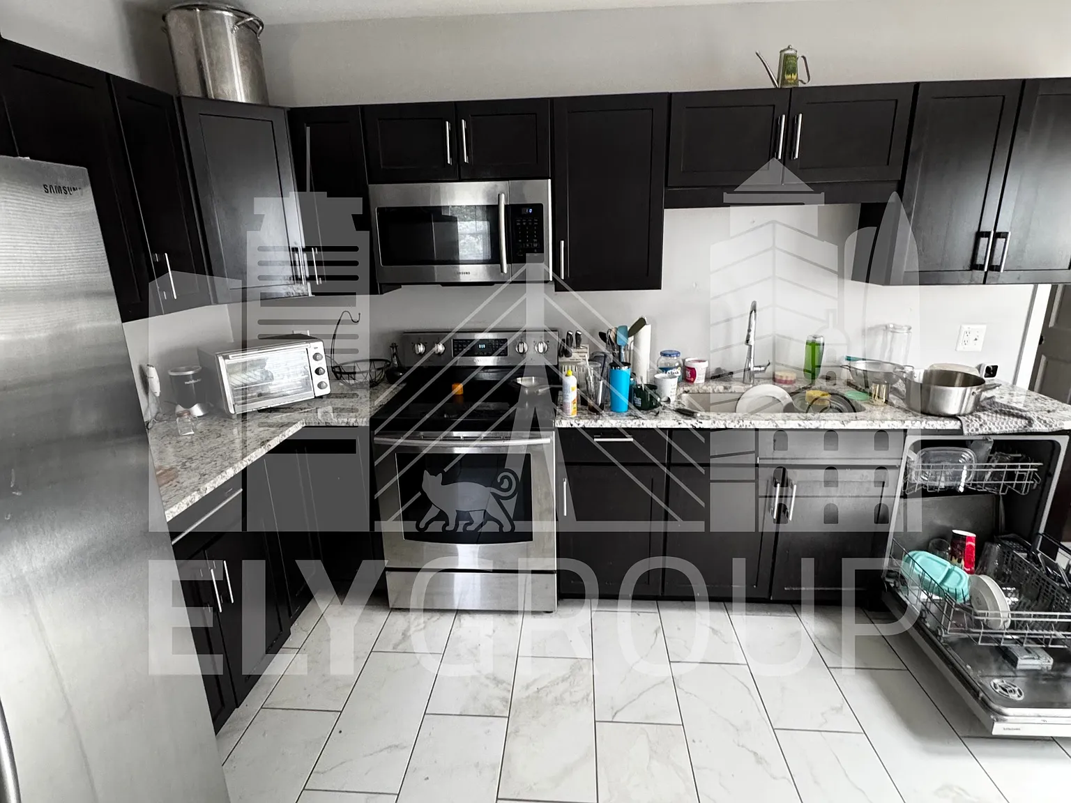 2 bed, 800 sqft, $2,000 — Photo 1