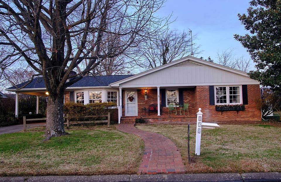 1st image of 925 Parkway Dr S