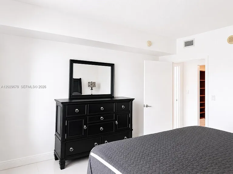 325 Biscayne Blvd #717 — Photo 10