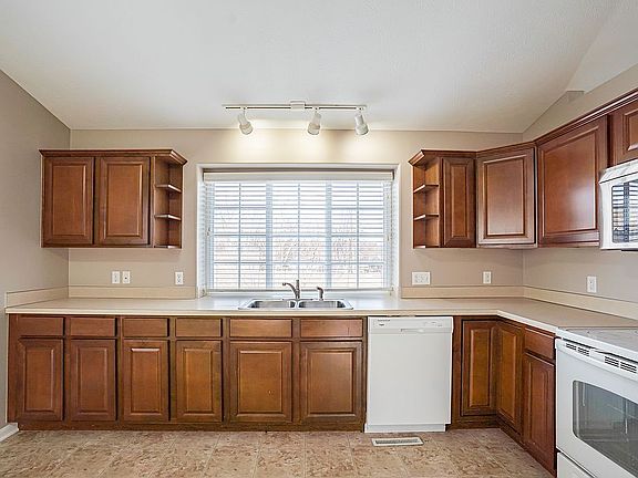 5th image of 7315 Braun St