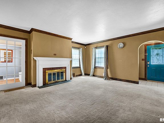 3rd image of 706 E Maywood Ave