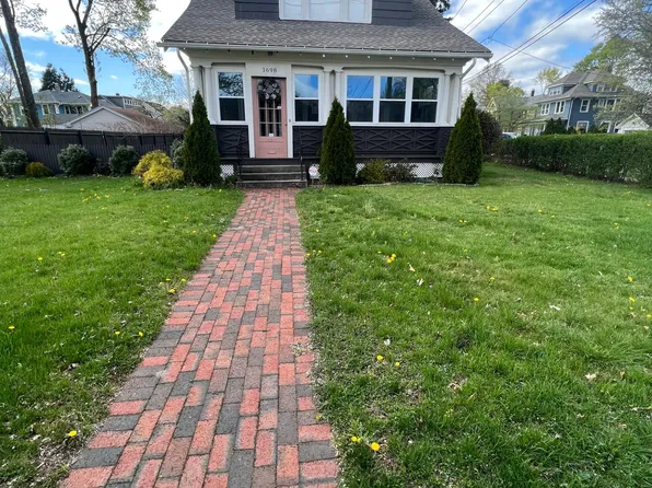 1698 Whitney Ave, Hamden, CT 06517