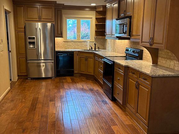 5th image of 4 Foxhill Circle