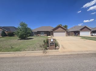 1817 Foxtail Cir, Altus, OK 73521