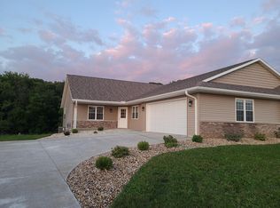 3902 Creekside Dr, Janesville, WI 53548