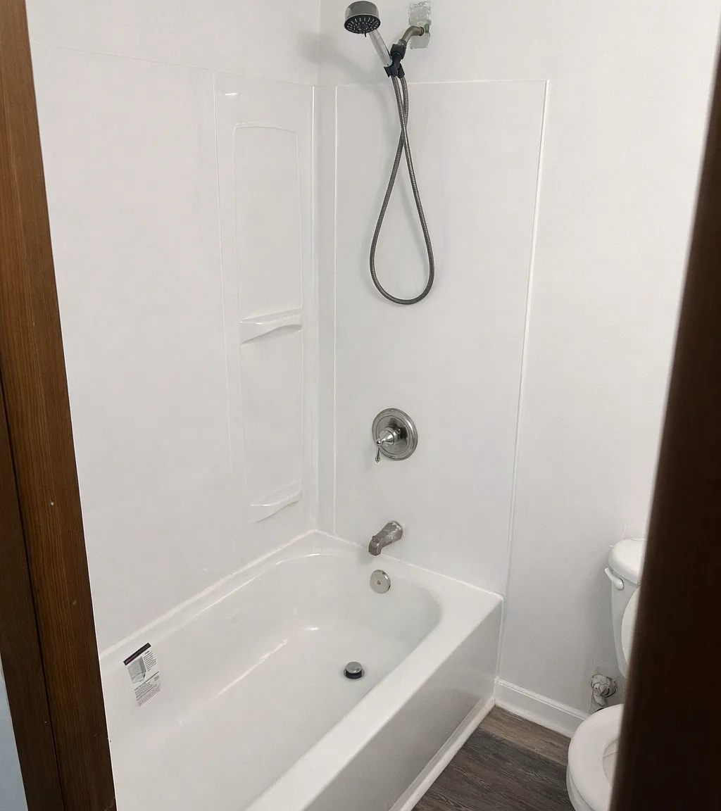 3 bed, 1.5 bath, 1054 sqft, $1,600 — Photo 3
