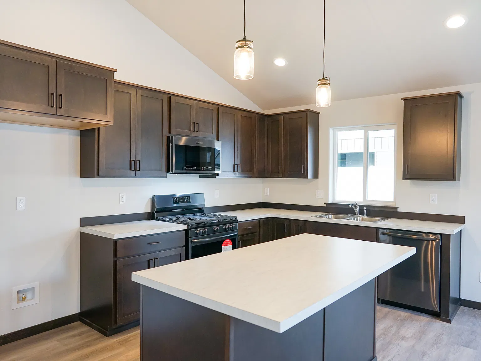 4 bed, 1583 sqft, $2,300 — Photo 4