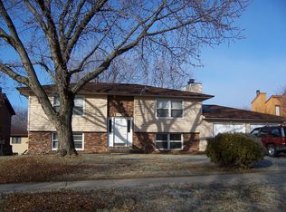 1460 Eastview Dr, Coralville, IA 52241
