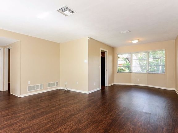 5th image of 1660 Webb Dr