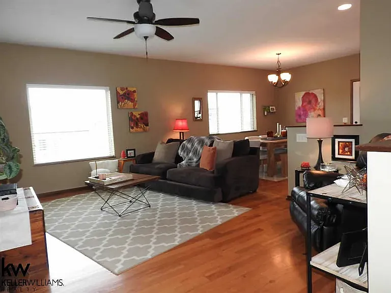 9420 Eagleton Ln — Photo 3