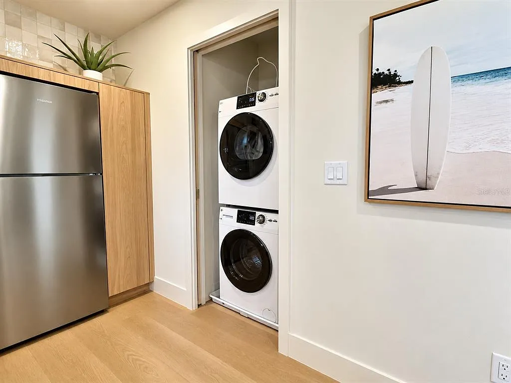 2 bed, 1.0 bath, 728 sqft, $1,800 — Photo 2