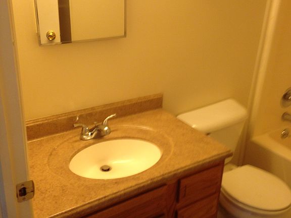 5th image of 1804 Deanne Ln