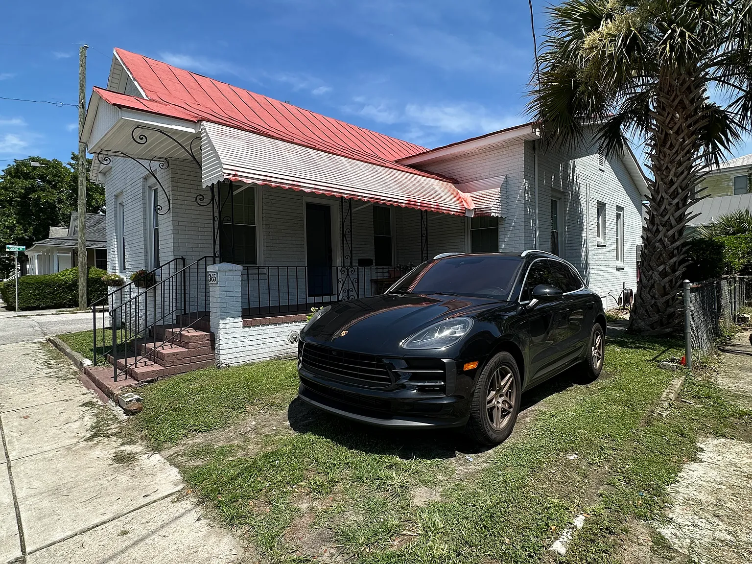 3 bed, 996 sqft, $4,900 — Photo 1