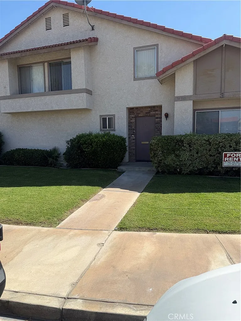 3 bed, 2.5 bath, 1200 sqft, $2,700 — Photo 2