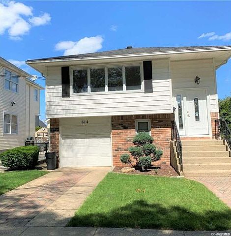 1st image of 614 Ingraham Ln