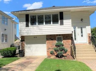 614 Ingraham Ln, New Hyde Park, NY 11040