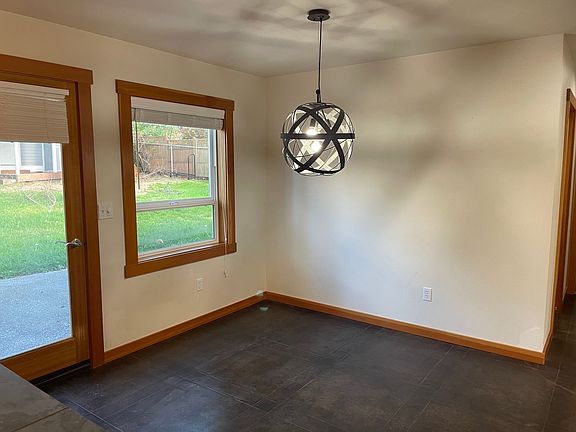 5th image of 1273 Halsey Dr