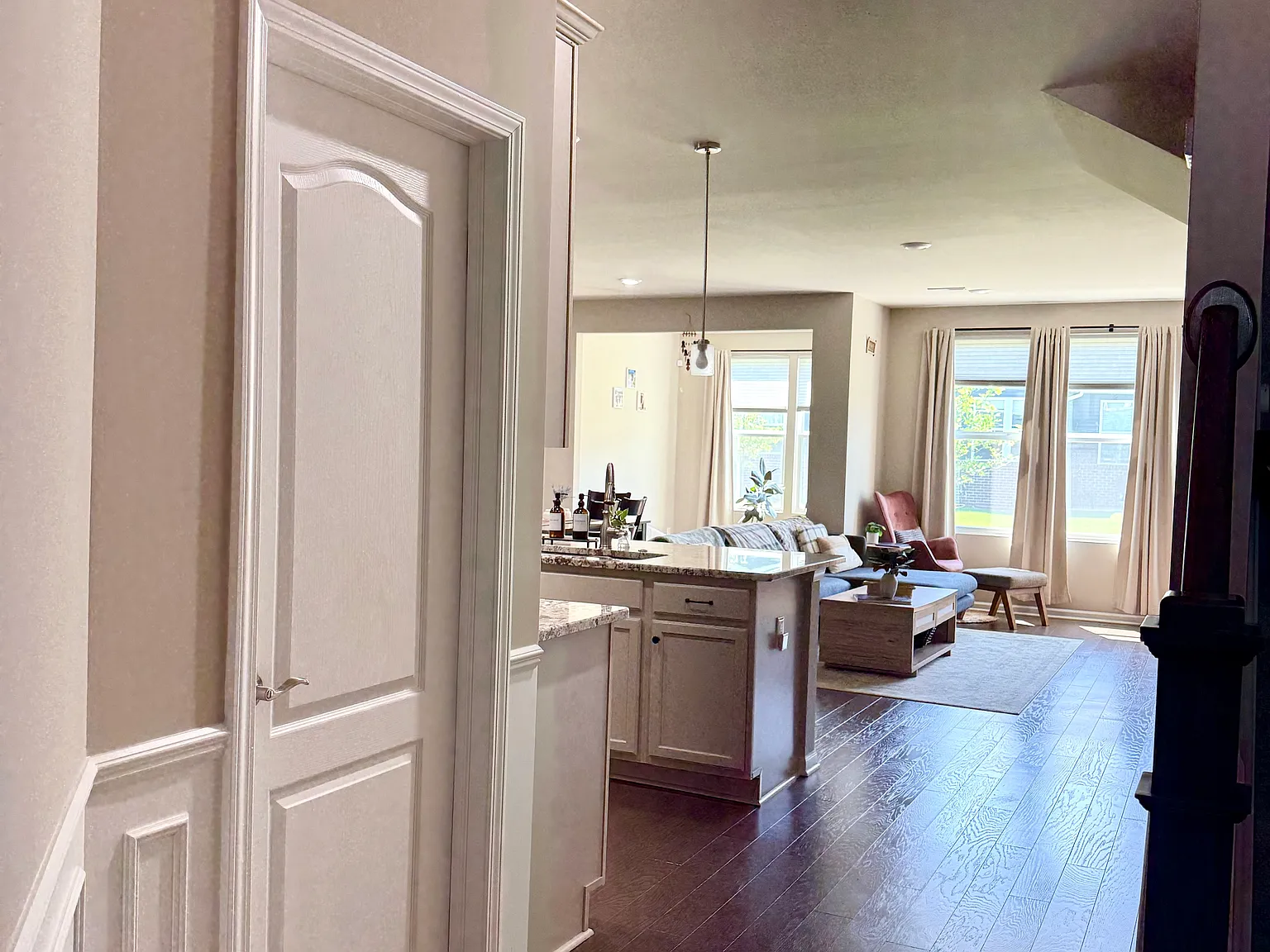 3 bed, 2.5 bath, 2080 sqft, $2,800 — Photo 3