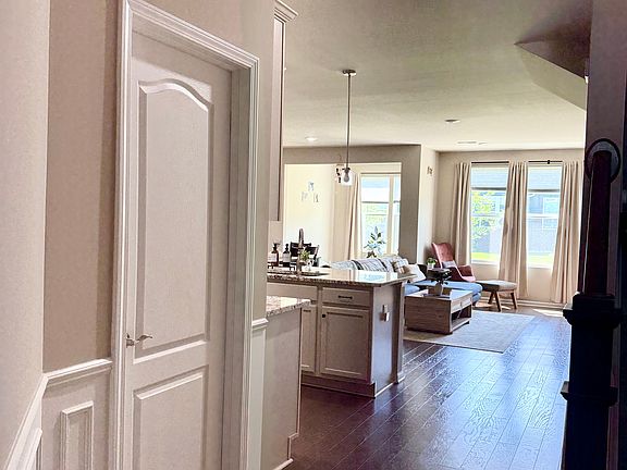 3rd image of 4788 Broomfield Way