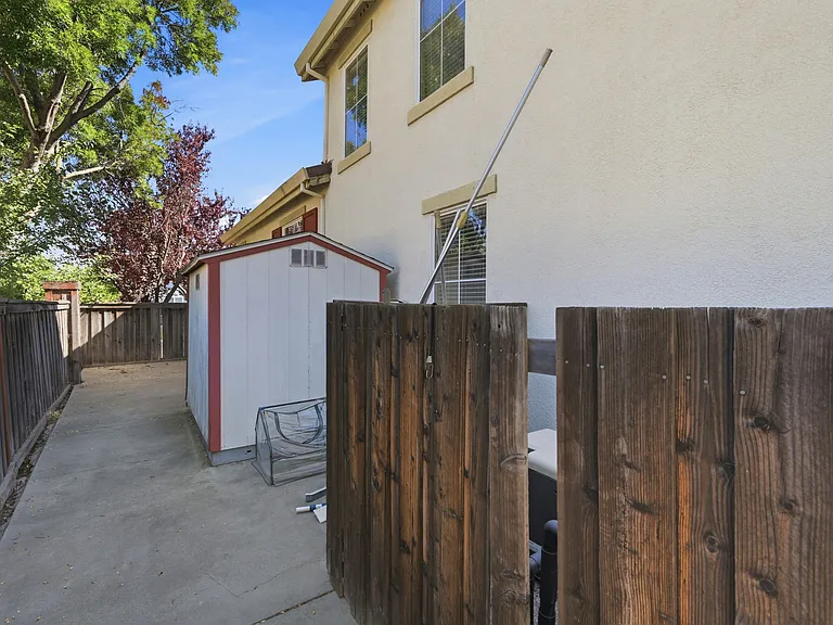 4501 Thoroughbred Ct — Photo 35