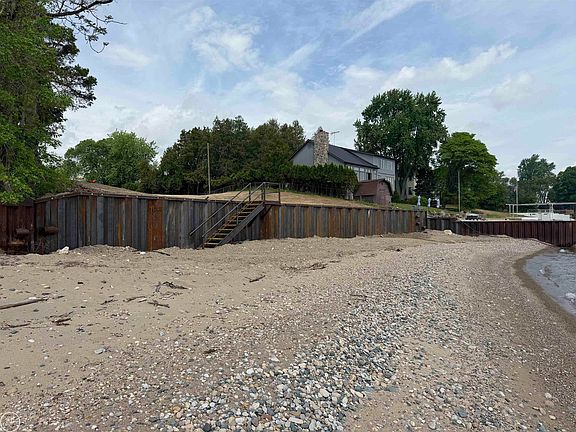 3rd image of 8340 Lakeshore Rd