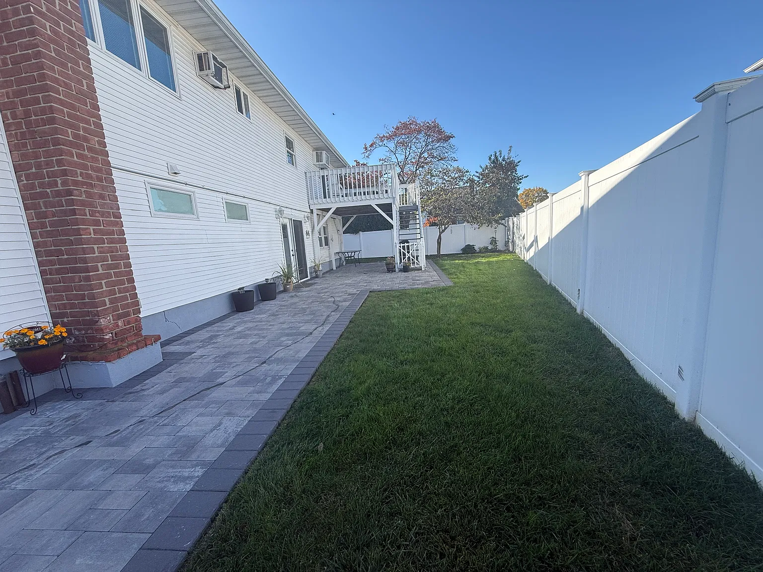 N Putnam Ave — Photo 1