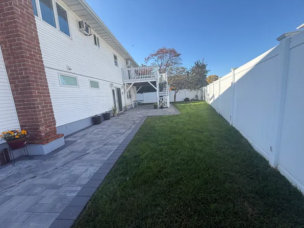 (undisclosed Address), Lindenhurst, NY 11757
