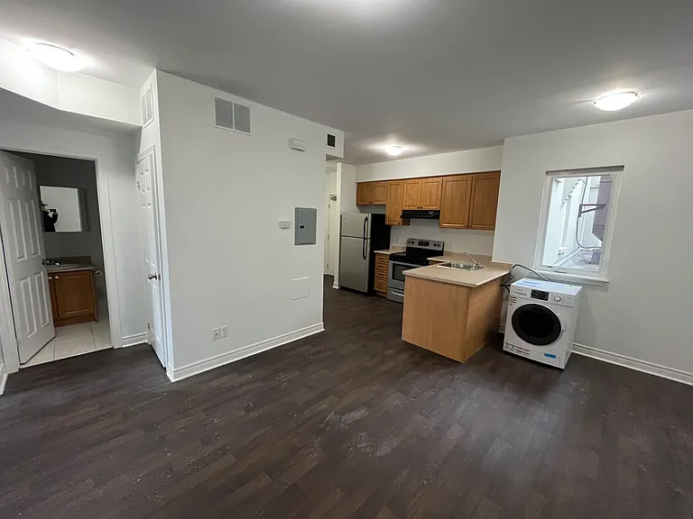940 Bloor St W #202 — Photo 8