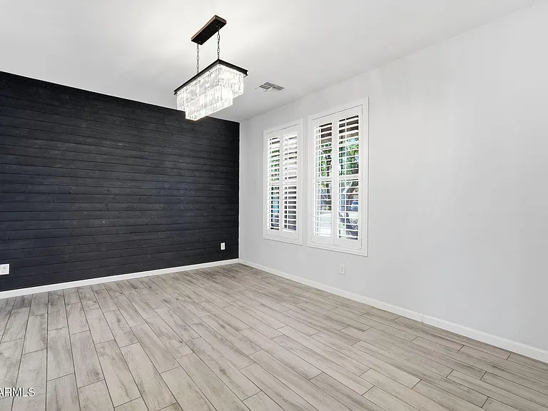 11402 W Alvarado Rd — Photo 9