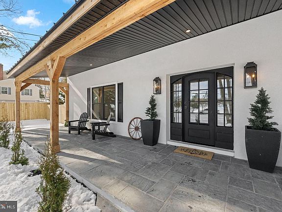 4th image of 2577 Wayland Rd