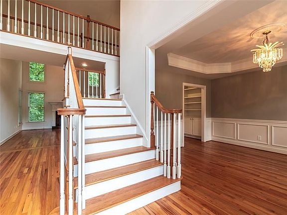 5th image of 4759 Outlook Way NE
