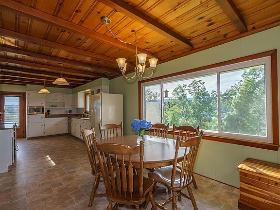 3rd image of 807 Brynwood Dr