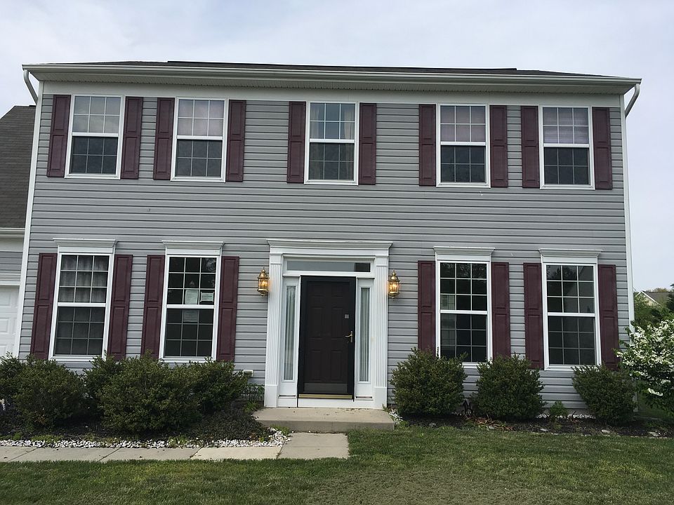 Your dream home in a wonderful neighborhood!