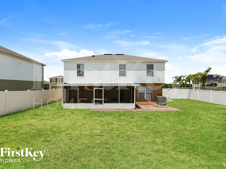 215 Lobelia Dr — Photo 14