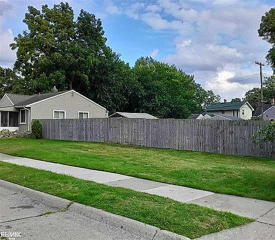 1st image of 544 E Brickley Ave