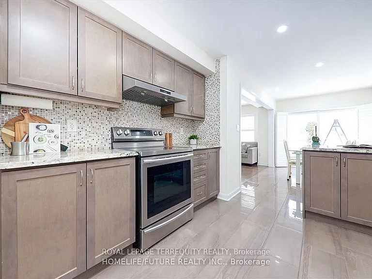 2412 Fall Harvest Cres — Photo 15