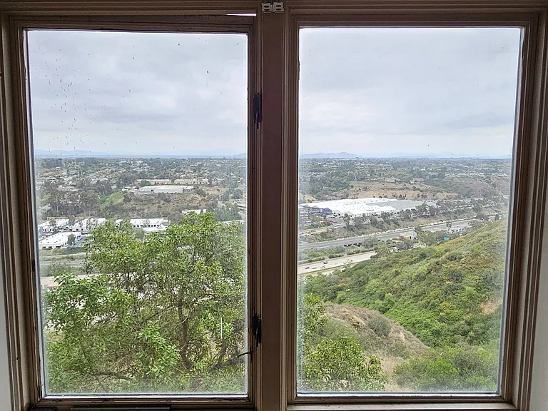 5629 Desert View Dr — Photo 3