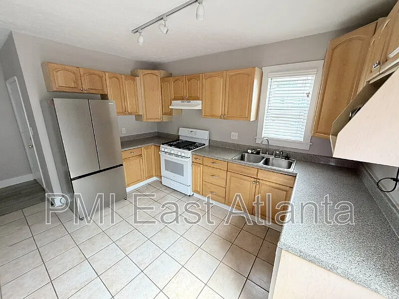 2 bed, 1.0 bath, 1386 sqft, $2,325 — Photo 3