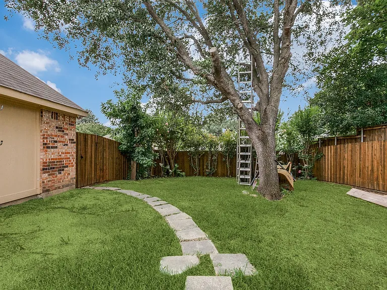 2306 Saint Albens Pl — Photo 12