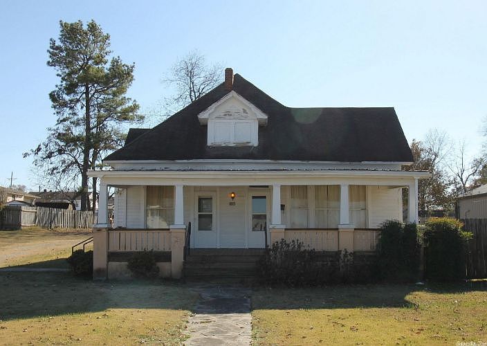 2nd image of 1008 W Court St