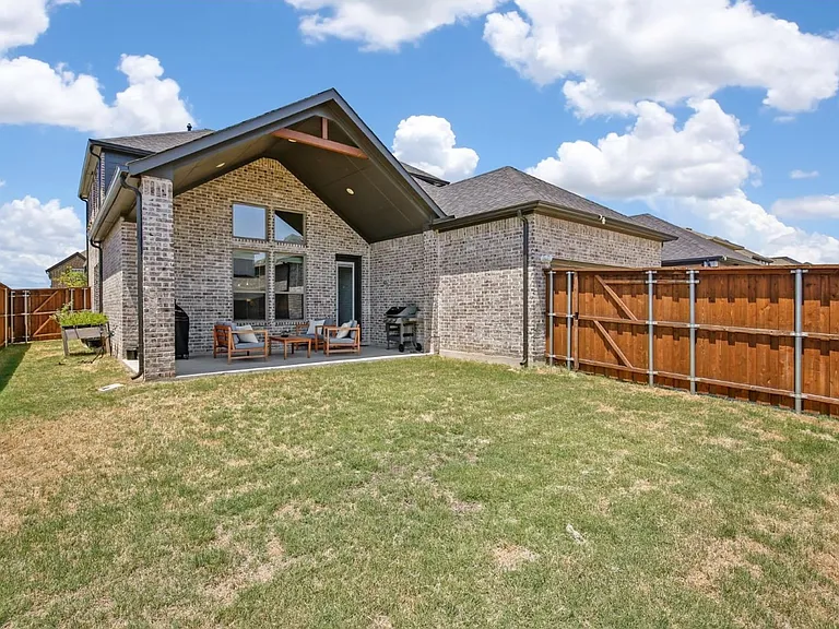 6842 Gavin Dr — Photo 32