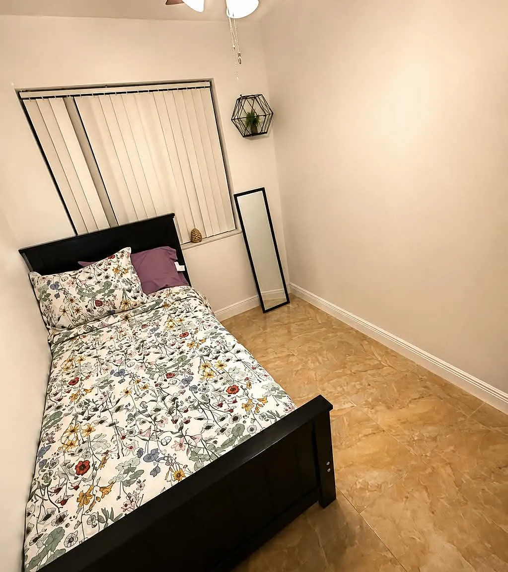 4 bed, 1.0 bath, 1542 sqft, $992 — Photo 1